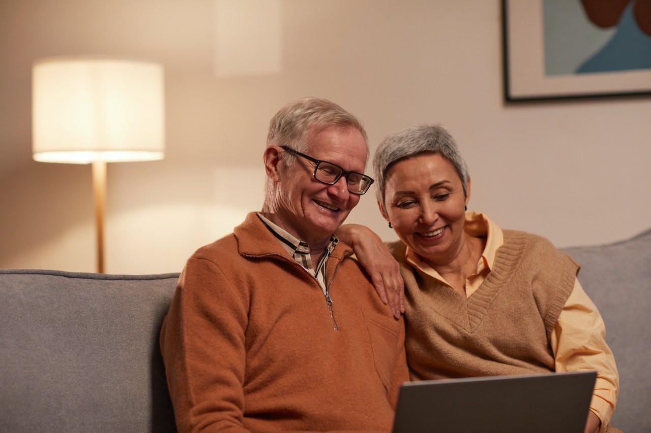 Can I Change My Medicare Advantage Plan After Open Enrollment senior couple looking at labtop computer.jpg
